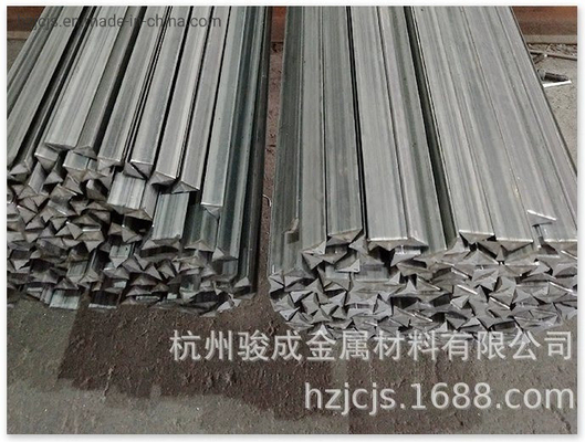 สมาชิกของ Chamfer Q235 สแตนเลสคาร์บอนโครงสร้างสามเหลี่ยม Shape Bar สําหรับคอนกรีต Precast